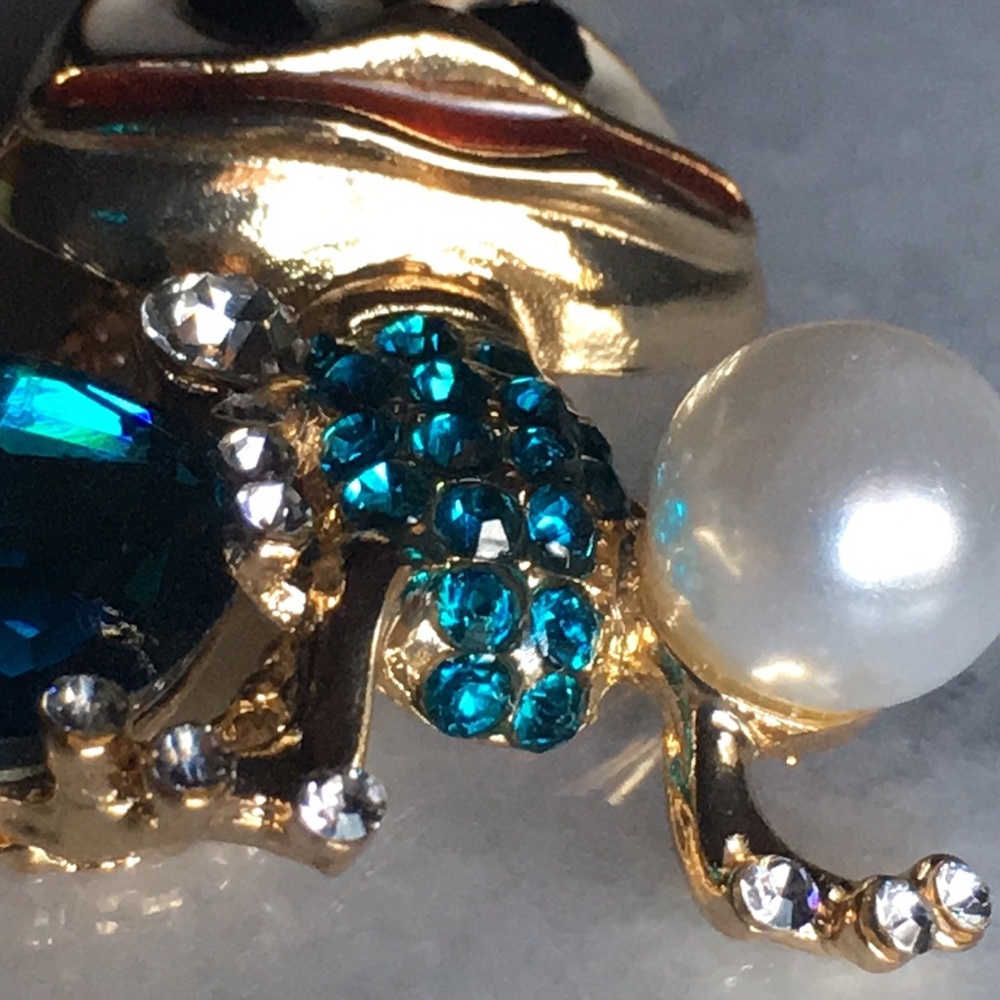 Prince Charming Frog Brooch/Necklace - Picture 15 of 16